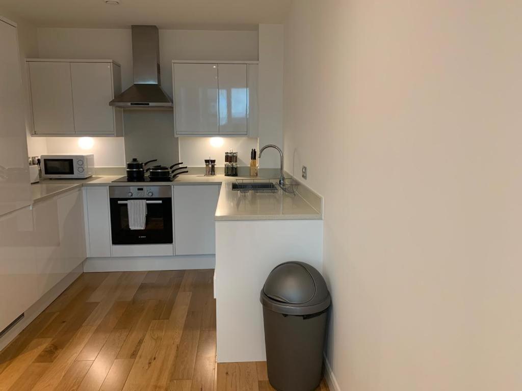 Modern 2 Bed 2 Bath Apartment In Central Croydon! Eksteriør bilde