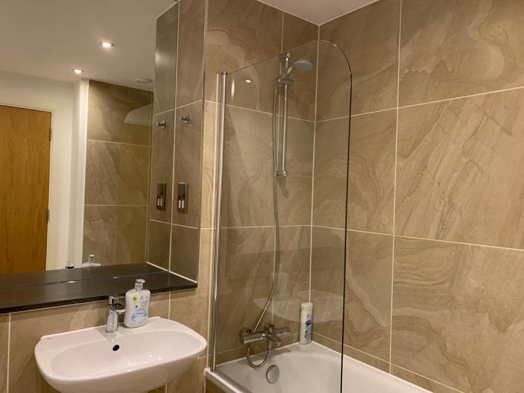 Modern 2 Bed 2 Bath Apartment In Central Croydon! Eksteriør bilde