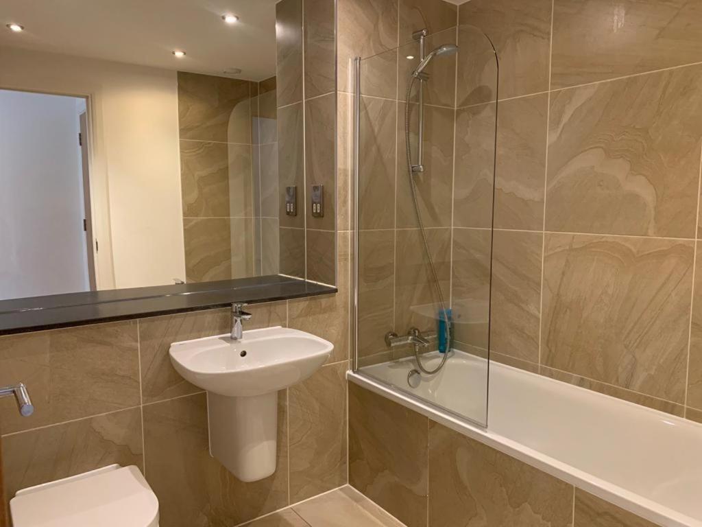 Modern 2 Bed 2 Bath Apartment In Central Croydon! Eksteriør bilde